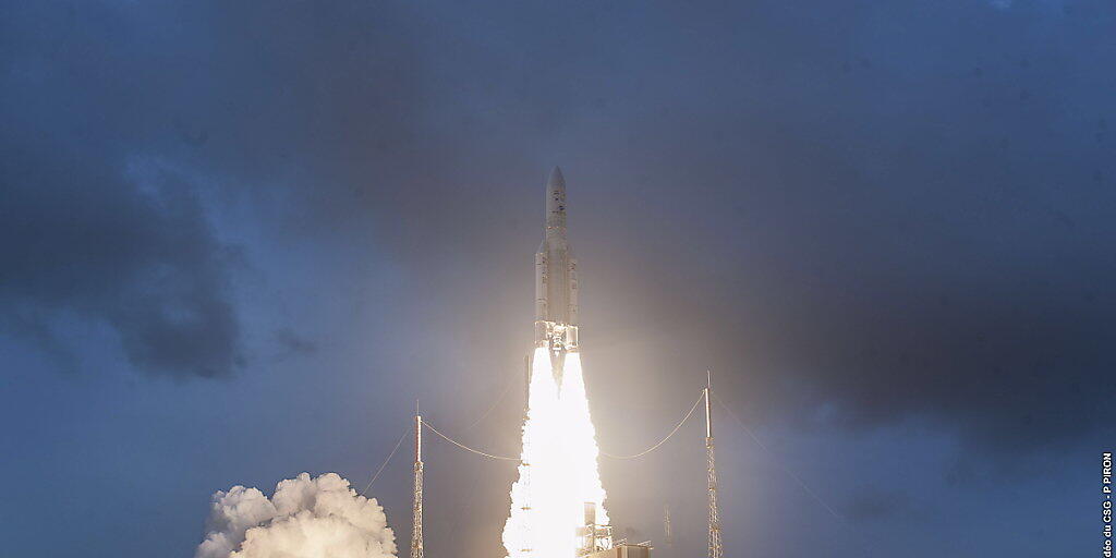 In der Nacht auf Freitag ist erneut eine Ariane-5-Rakete ins All gestartet. (Archivbild)