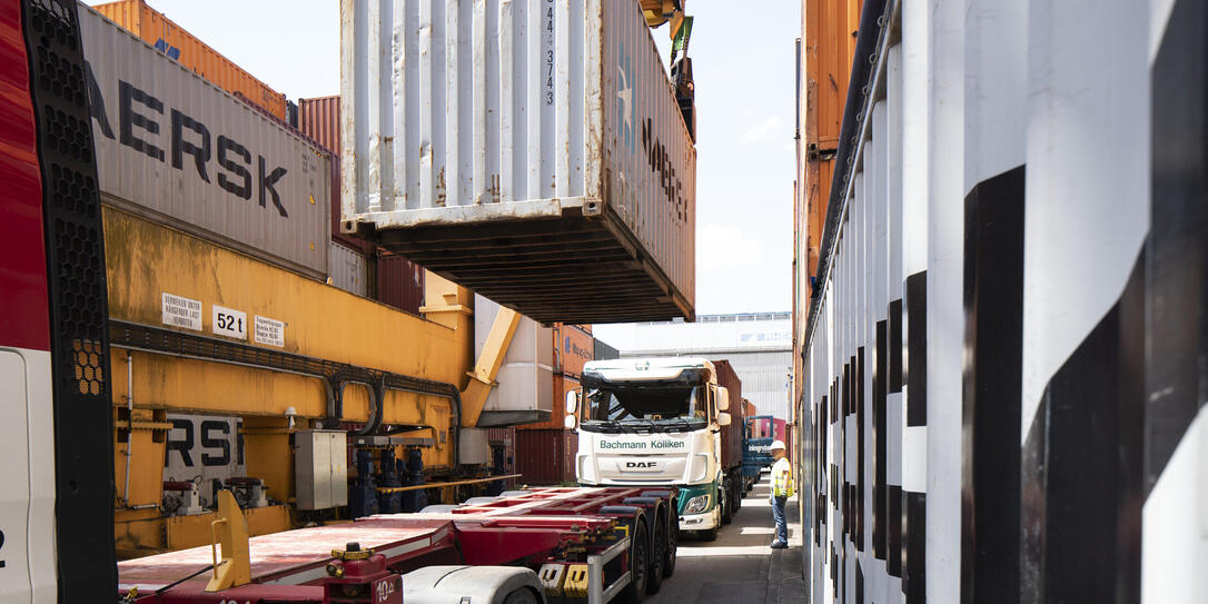 PORT OF SWITZERLAND, SCHWEIZERISCHE RHEINHAEFEN, RHEINHAFEN, RHEINHAEFEN, RHEINHAFEN, RHEINHAFENTERMINAL, HAFEN, BINNENHAFEN, BASEL-KLEINHUENINGEN, GUETERTRANSPORT, UMSCHLAGSPLATZ, GUETERUMSCHLAG, GUETERSCHIFFFAHRT, GUETERVERKEHR, IMPORT, EXPORT, CONTAINER PORT OF SWITZERLAND, SCHWEIZERISCHE RHEINHAEFEN, RHEINHAFEN, RHEINHAEFEN, RHEINHAFEN, RHEINHAFENTERMINAL, HAFEN, BINNENHAFEN, BASEL-KLEINHUENINGEN, GUETERTRANSPORT, UMSCHLAGSPLATZ, GUETERUMSCHLAG, GUETERSCHIFFFAHRT, GUETERVERKEHR, IMPORT, EXPORT, CONTAINER