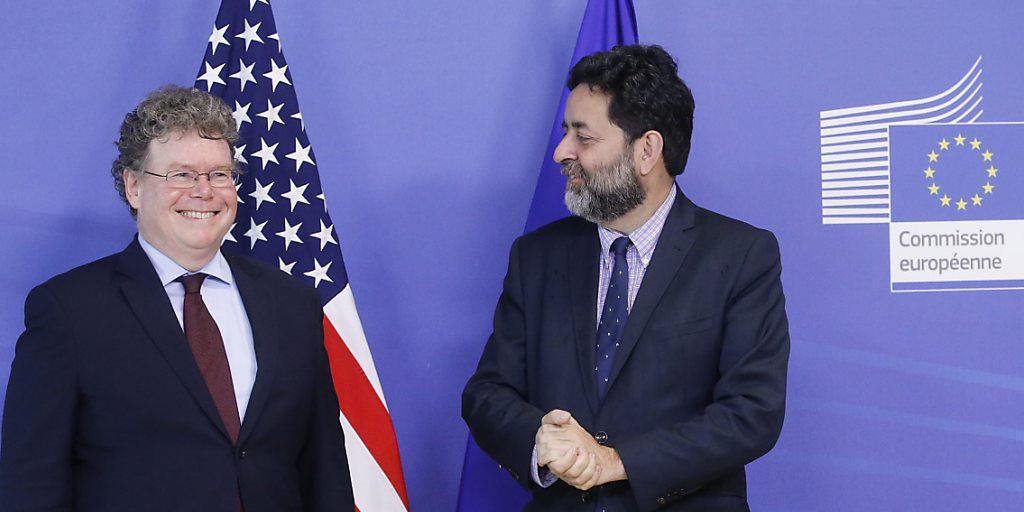 Zuversichtlich, was das Freihandelsabkommen TTIP angeht: US-Verhandlungsführer Dan Mullaney (links) und EU-Verhandlungsführer Ignacio Garcia Bercero (rechts) Zuversichtlich, was das Freihandelsabkommen TTIP angeht: US-Verhandlungsführer Dan Mullaney (links) und EU-Verhandlungsführer Ignacio Garcia Bercero (rechts)