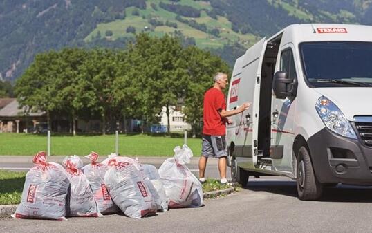 Im vergangenen Jahr hat die Schweizer Bevölkerung über 36'000 Tonnen ausgediente Kleider, Schuhe und Haushaltstextilien via Container und Strassensammlung an Texaid abgegeben.