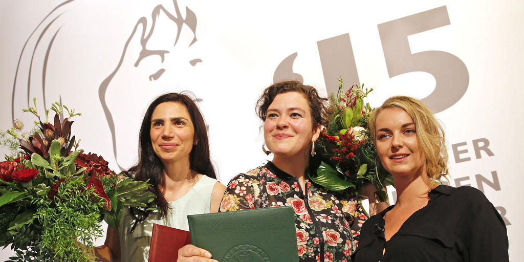 In Klagenfurt preisgekrönt, sehen sich (v.l.n.r.) die Schweizerinnen Dana Grigorcea und Nora Gomringer sowie die Österreicherin Valerie Fritsch am Wochenende auf dem Erlanger Poetenfest wieder (Archiv)