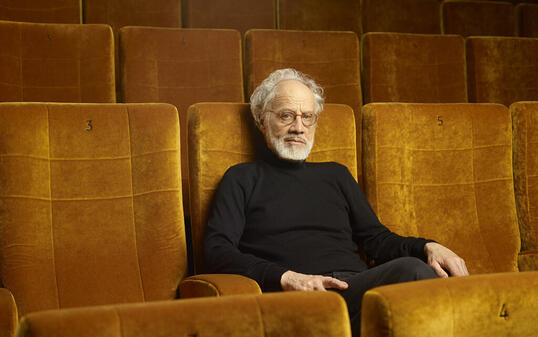 Der Filmemacher Markus Imhoof wird mit dem Ehrenpreis 2020 des Schweizer Filmpreises gewürdigt. Mit Filmen wie "Eldorado" oder "Das Boot ist voll" hat er sich politisch für Mitmenschlichkeit eingesetzt. (Archivbild)