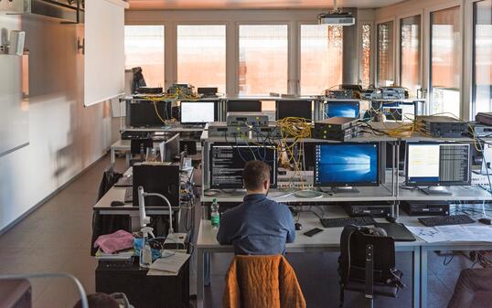 WEITERBILDUNG, KURS, FACHHOCHSCHULE, DEPARTEMENT INFORMATIK, INFORMATIK DEPARTEMENT, INFORMATIK, CAS, CERTIFICATE OF ADVANCED STUDIES, CYBER, NETWORK ENGINEERING, ROUTING, SWITCHING, TROUBLESHOOTING, SECURITY, NETZWERKSICHERHEIT, NETZSICHERHEIT, SICHERHEI