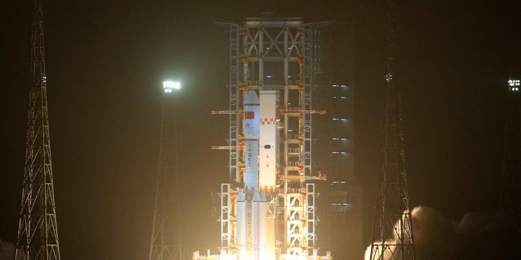Die Rakete "Langer Marsch 7" startet zum langen Flug zum Raumlabor "Tiangong 2": China nähert sich mit grossen Schritten dem Betrieb einer eigenen Raumstation im All.