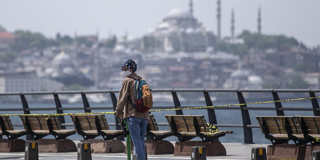 Die Türkei hat für die kommenden Tage erneut rigide Massnahmen gegen die Ausbreitung des Coronavirus erlassen. (Symbolbild Istanbul) Die Türkei hat für die kommenden Tage erneut rigide Massnahmen gegen die Ausbreitung des Coronavirus erlassen. (Symbolbild Istanbul)