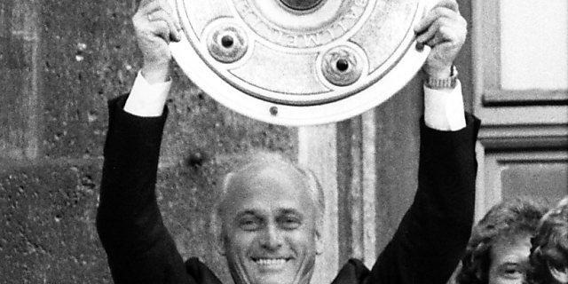 Der verstorbene Udo Lattek nach dem Gewinn des Meistertitels 1985