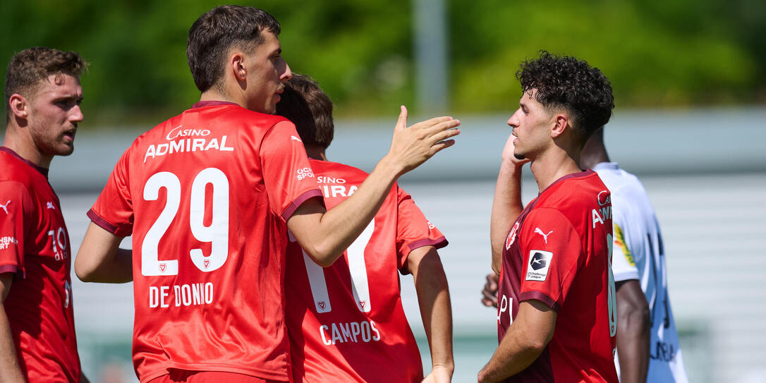 Der Neuzugang aus Schaffhausen, Stephan Seiler (r.) erzielte beim Testspiel gegen Altach sein erstes Tor für Vaduz.
