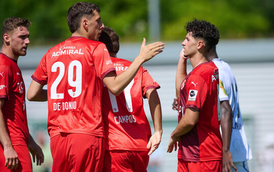 Der Neuzugang aus Schaffhausen, Stephan Seiler (r.) erzielte beim Testspiel gegen Altach sein erstes Tor für Vaduz.