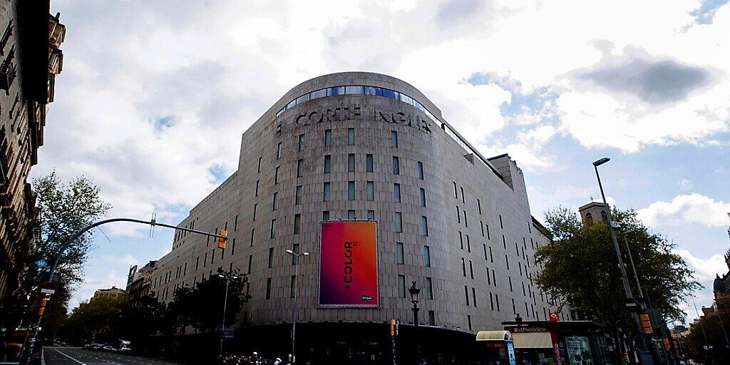 Die Coronakrise fordert auch wirtschaftliche Opfer: Die Arbeitslosigkeit in Spanien ist gestiegen. Im Bild: Der Corte Ingles in Barcelona.
