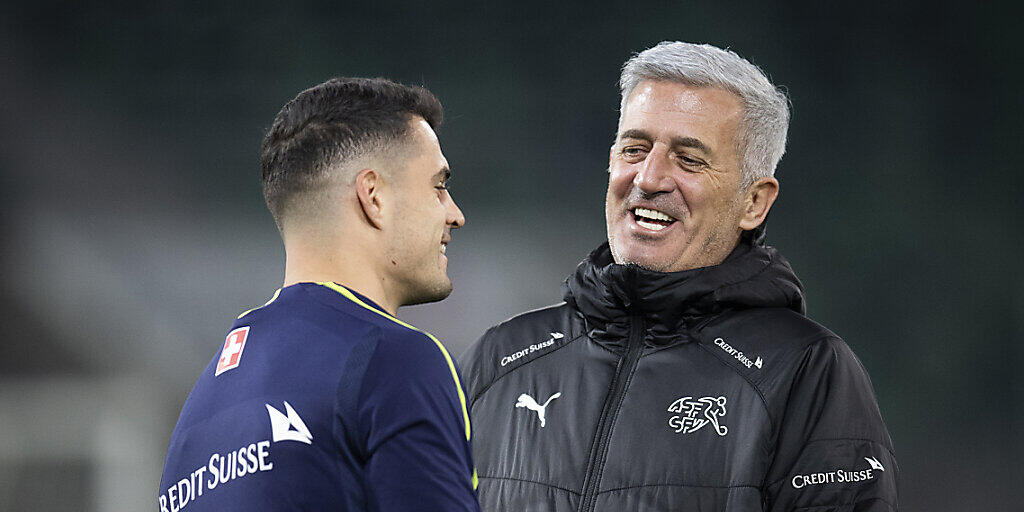 Granit Xhaka und Vladimir Petkovic können nach der geschafften EM-Qualifikation den Blick in die Zukunft richten