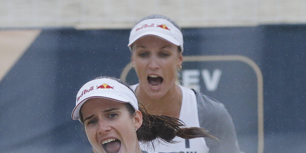 Joana Heidrich (vorne) und Anouk Vergé-Dépré schreien ihre Freude in den Himmel von Moskau. Sie qualifizierten sich an der EM für die Halbfinals