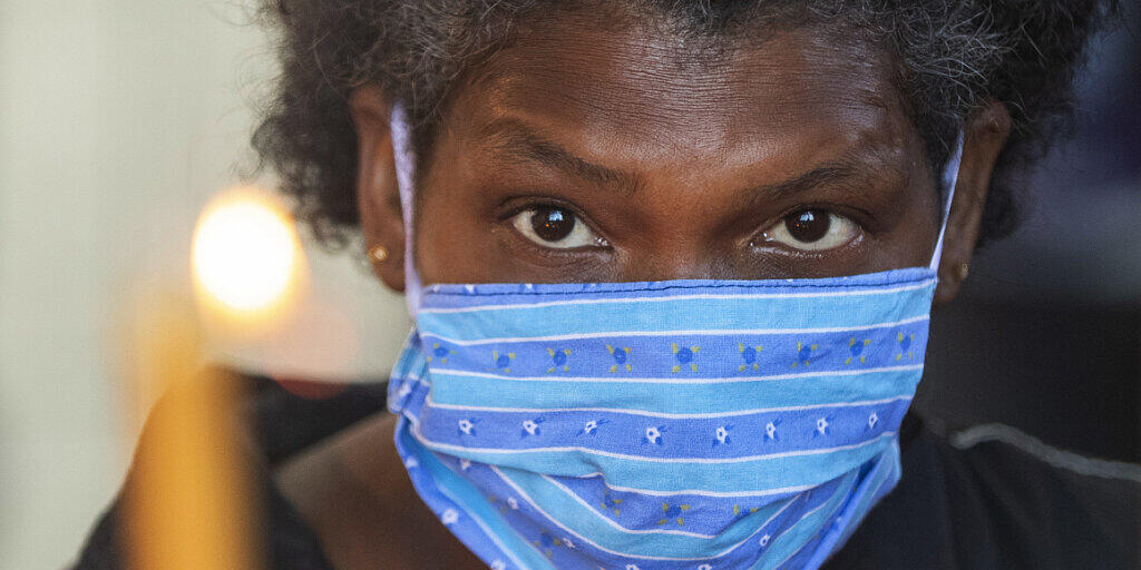Brasilien kann nach der rasanten Ausbreitung des Coronavirus in den letzten Monaten etwas aufatmen. Die Zahl der Neuinfektionen ist rückläufig. (Archivbild) Brasilien kann nach der rasanten Ausbreitung des Coronavirus in den letzten Monaten etwas aufatmen. Die Zahl der Neuinfektionen ist rückläufig. (Archivbild)
