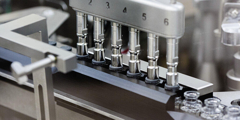 Das US-Unternehmen Gilead Sciences produziert das Medikament Remdesivir, das die Auswirkungen der Lungenkrankheit Covid-19 lindern soll. Das Mittel hat nun in den USA die Zulassung erhalten. (Archivbild) Das US-Unternehmen Gilead Sciences produziert das Medikament Remdesivir, das die Auswirkungen der Lungenkrankheit Covid-19 lindern soll. Das Mittel hat nun in den USA die Zulassung erhalten. (Archivbild)