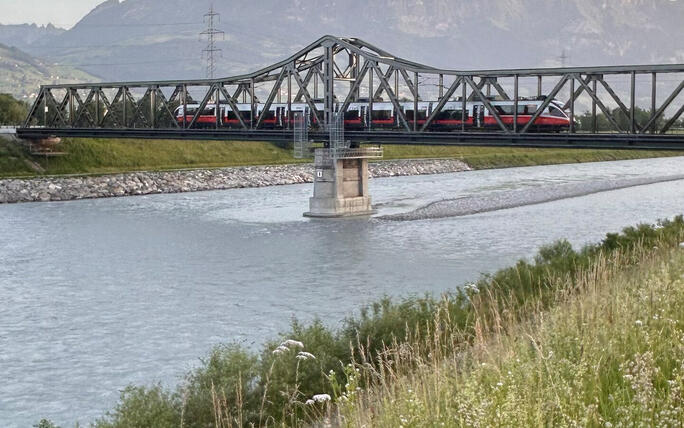 Bahnbrücke über den Rhein