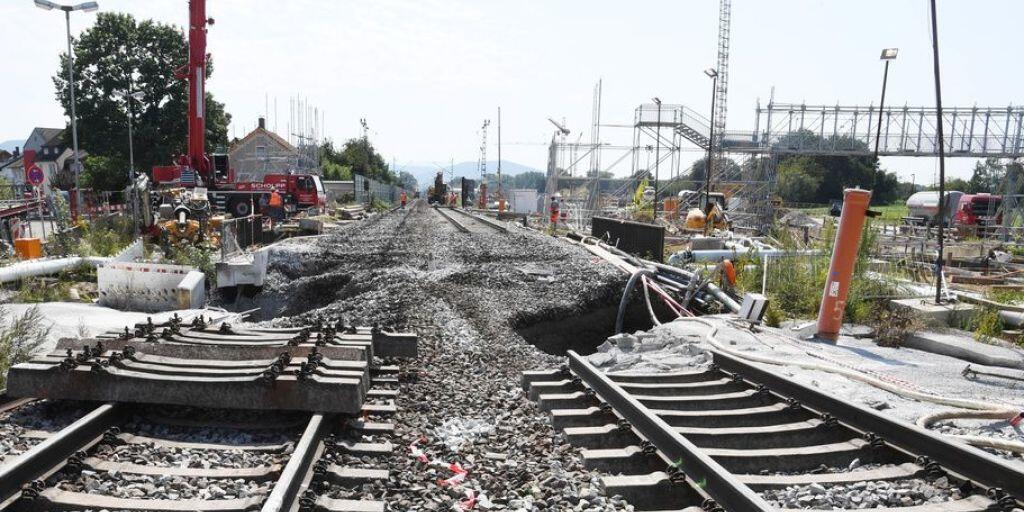 An der Baustelle des Bahntunnels bei Rastatt senkten sich vor zwei Jahren die Gleise ab. Die Bahnstrecke war danach während sieben Wochen gesperrt. Zur Stabilisierung wurde Tunnel auf 150 Metern mit Beton gefüllt. (Archivbild)