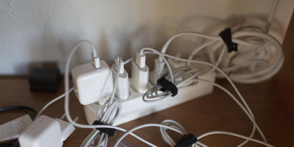 Von den vom Starkstrominspektorat kontrollierten Geräte wiesen besonders Ladegeräte, Akkus und Stecker Mängel auf. (Symbolbild) Von den vom Starkstrominspektorat kontrollierten Geräte wiesen besonders Ladegeräte, Akkus und Stecker Mängel auf. (Symbolbild)