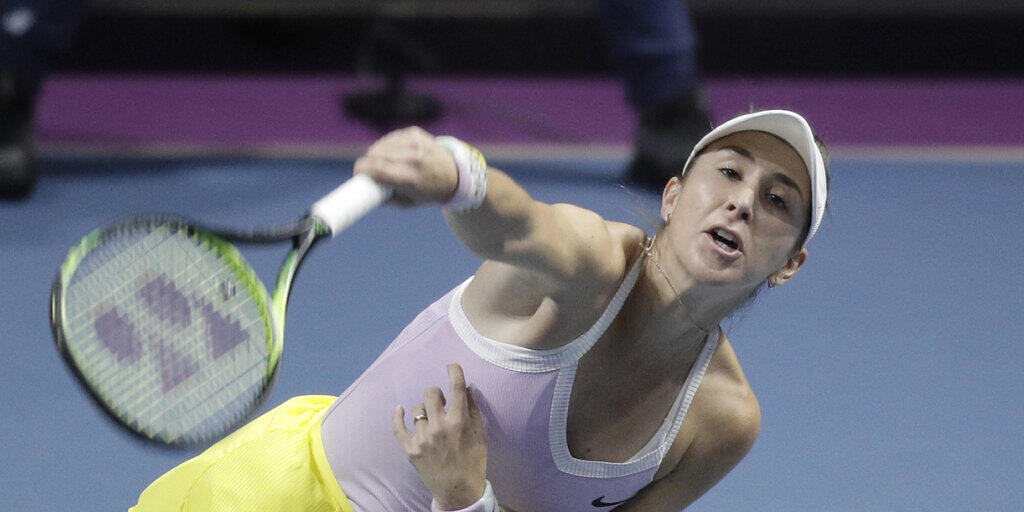 Belinda Bencic am Turnier in St. Petersburg beim Aufschlag
