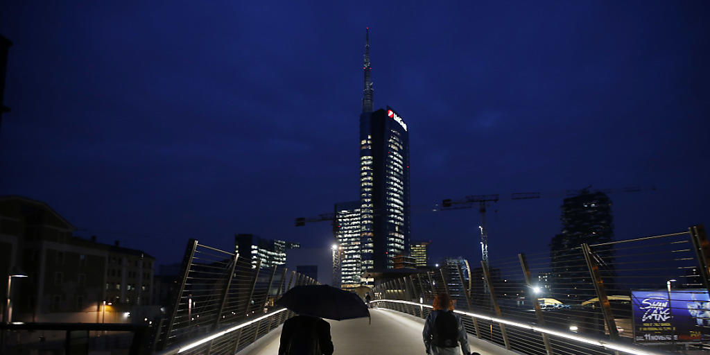 Blick auf Mailands Finanzzentrum: Über Italiens Bankensektor bäumen sich dunkle Wolken auf. (Archivbild) Blick auf Mailands Finanzzentrum: Über Italiens Bankensektor bäumen sich dunkle Wolken auf. (Archivbild)