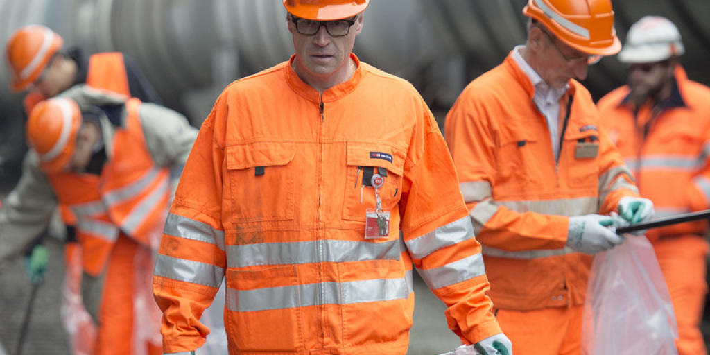 SBB-CEO Andreas Meyer beteiligte sich persönlich an der Medienaktion "Bahnhofsputzete" im Bahnhof in Olten.
