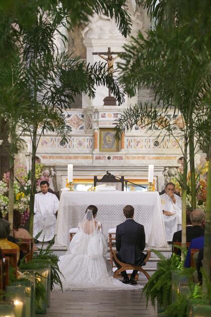 Religious Wedding at San Pedrp Clover ancient Church in Cartagena of Cloclo Echavarria with HSH Prince Josef of Lichtenstein.