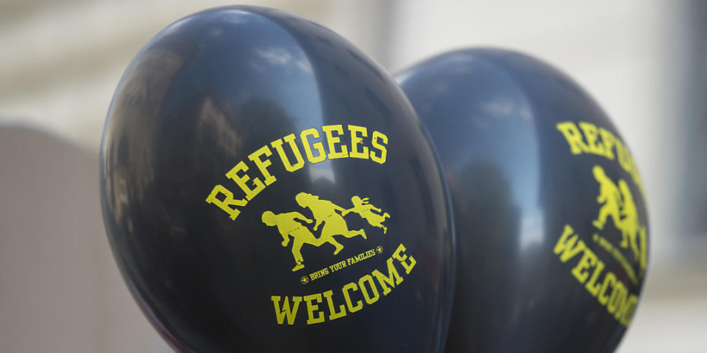 Ballone mit dem Aufdruck "Refugees Welcome" - der Slogan ist in Deutschland zum Anglizismus des Jahres gewählt worden. (Archiv)