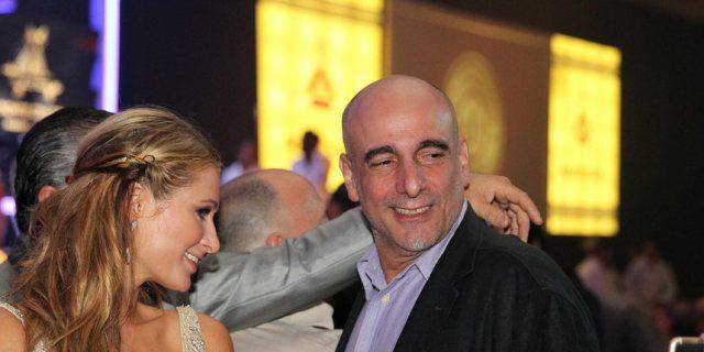 Nicht im Museum: Paris Hilton und Alejandro Castro mit Selfie-Stick