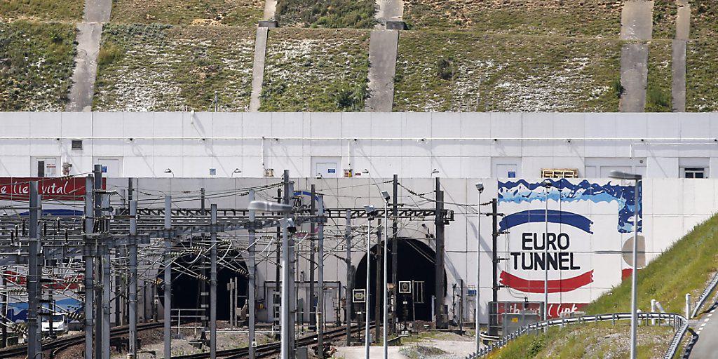 Der Tunneleingang bei Calais, Frankreich.