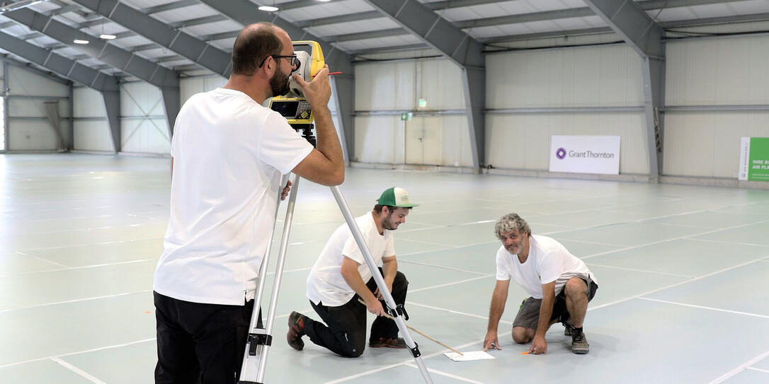 Lihga, Rundgang über das Messegelände in Schaan, Aufbau,