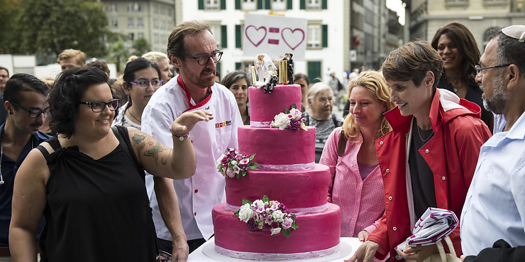 Hochzeitstorte der Operation Libero in der Kampagne für eine "Ehe für alle". (Archivbild)