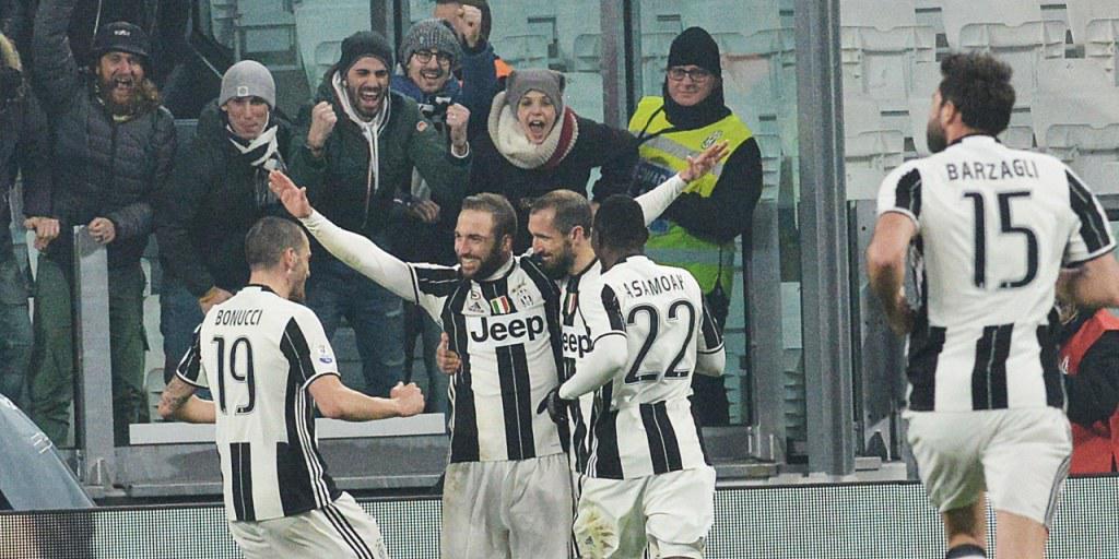 Gonzalo Higuain jubelt über den Treffer zum 2:1