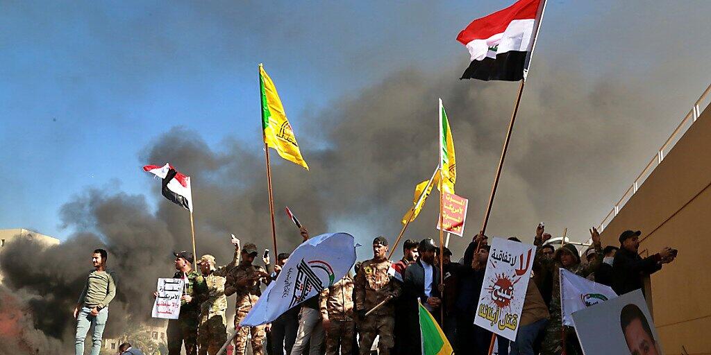 An Silvester eskalierte in Bagdad bei der US-Botschaft die Situation. An Silvester eskalierte in Bagdad bei der US-Botschaft die Situation.
