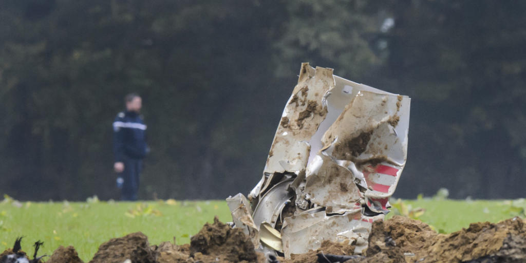 Die Schweizer Armee beginnt mit der Räumung der Absturzstelle in Glamondans. (Archiv)