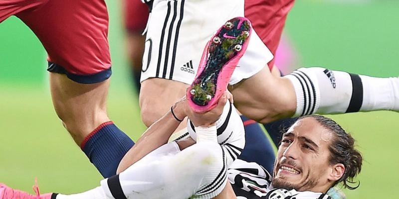 Schmerzliche Erfahrungen für Juventus-Verteidiger Martin Caceres am Mittwoch beim 1:0 gegen Genoa. Der Uruguayer zog sich einen Achillessehnenriss zu und fällt damit mehrere Monate aus