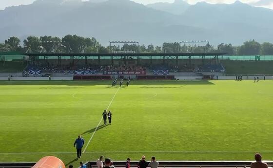 Schotten sorgen für Unterhaltung in der Pause