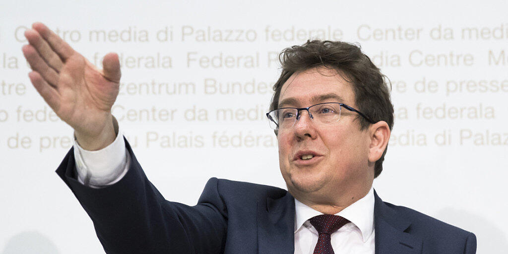 SVP-Präsident Albert Rösti gibt den Startschuss für die Begrenzungsinitiative.