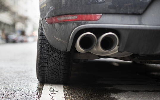 Wegen der steigenden Anzahl Allradfahrzeuge steigen in der Schweiz die CO2-Emissionen der Neuwagen. (Symbolbild)