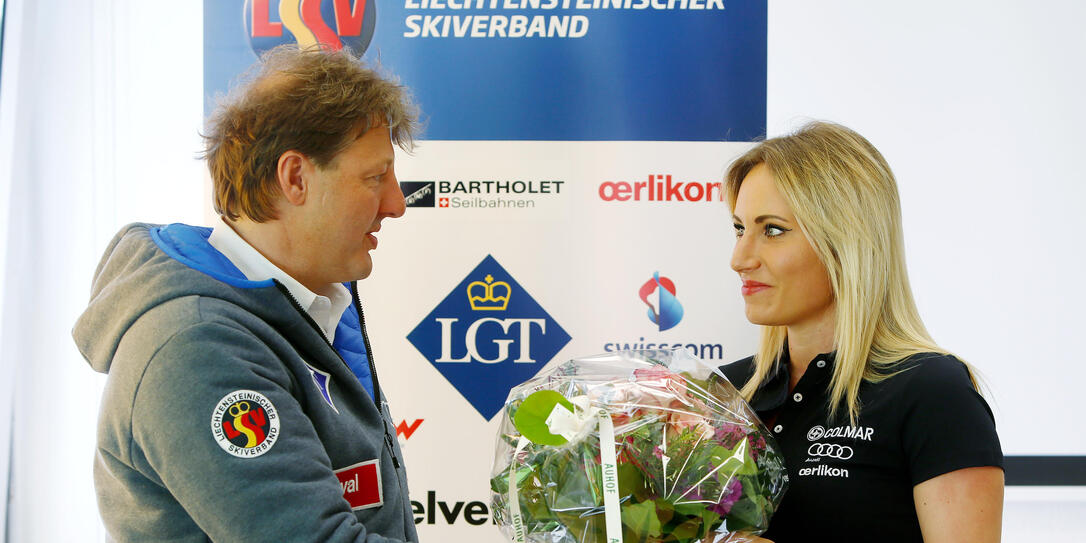 LSV-Präsident Alexander Ospelt und Kirennläuferin Jasmin RothmundV.