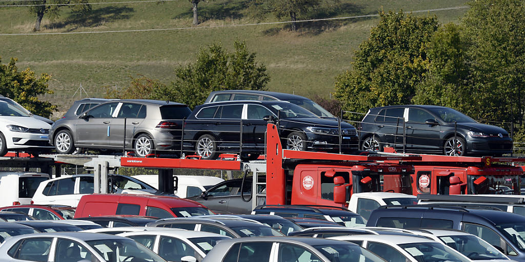Trotz Abgas-Skandal haben sich neue VW-Autos auch 2016 am besten verkauft.