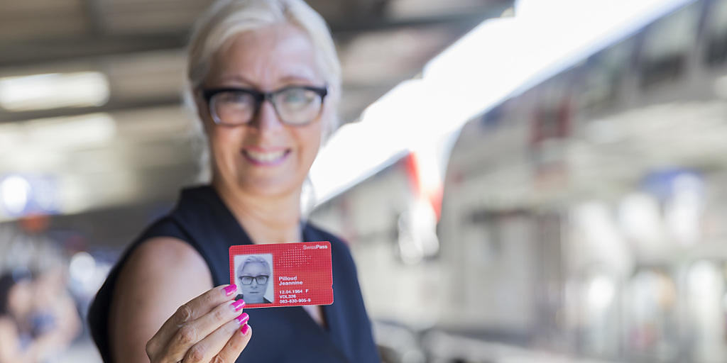Die SBB-Verantwortliche für Personenverkehr, Jeannine Pilloud, zog am Freitag in Lausanne eine positive Bilanz nach einem Jahr SwissPass. Die SBB-Verantwortliche für Personenverkehr, Jeannine Pilloud, zog am Freitag in Lausanne eine positive Bilanz nach einem Jahr SwissPass.