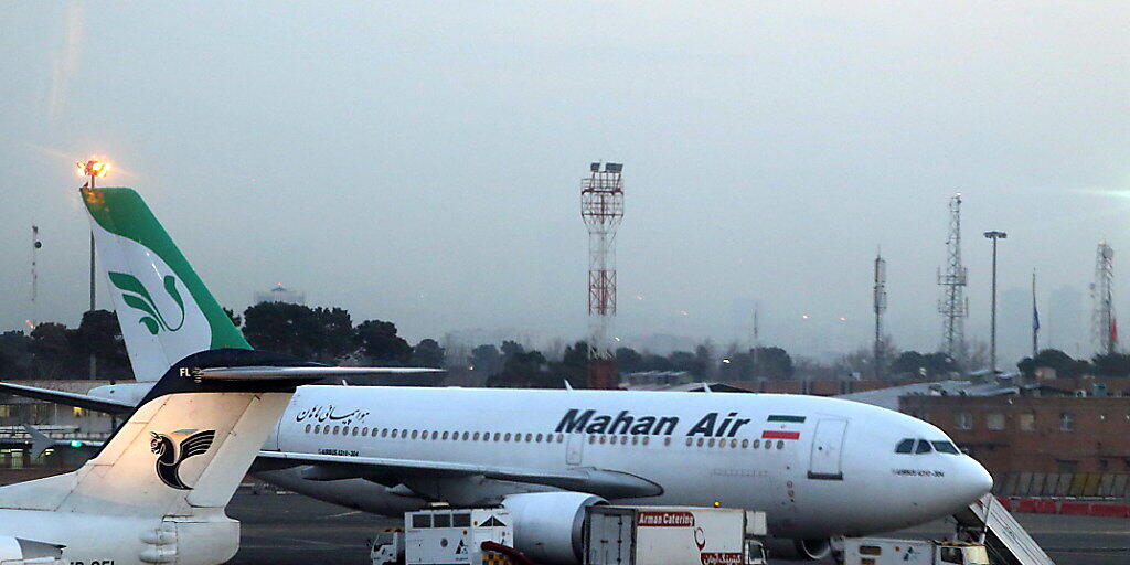 Die iranische Luftfahrtgesellschaft Mahan Air darf Deutschland nicht mehr anfliegen. (Archivbild)