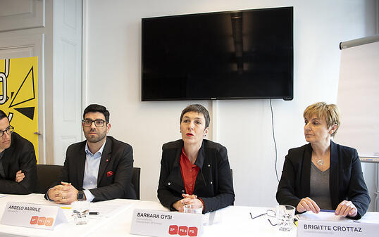 In Zukunft soll niemand mehr als zehn Prozent des verfügbaren Einkommens für Krankenkassenprämien bezahlen müssen. Das will die SP Schweiz mit der Prämienentlastungsinitiative erreichen. Am Dienstag startete die Partei mit dem Sammeln der Unterschriften.