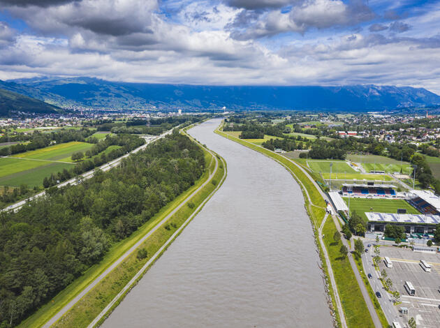 Hochwasser Rhein in Vaduz Hochwasser Rhein in Vaduz