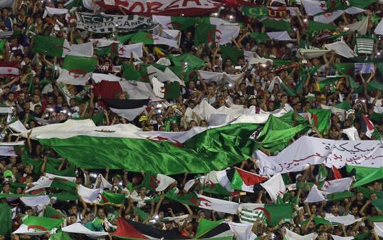 Algeriens Sieg über die Elfenbeinküste am Afrika-Cup wurde in Paris von den algerischen Fans nicht nur friedlich gefeiert
