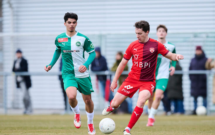 Simon Lüchinger (r.) im Testspiel des FC Vaduz II gegen die U21 des FC St. Gallen.