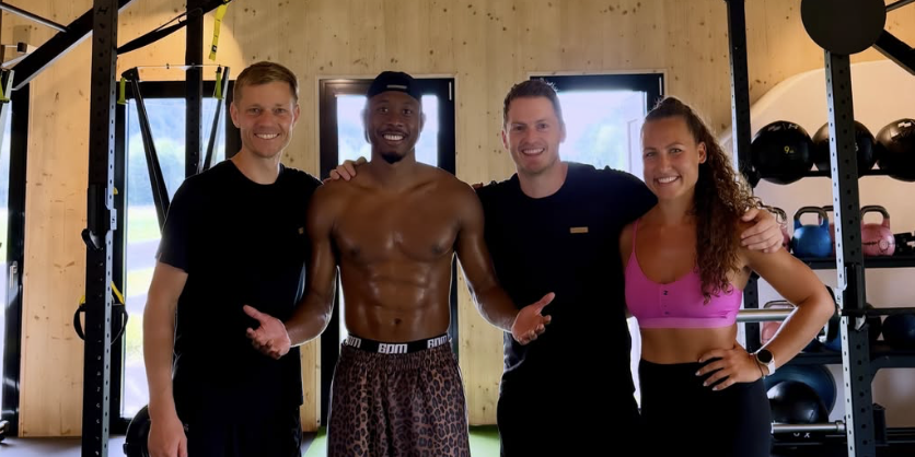 Der ehemalige Verteidiger von Real Madrid, David Alaba (2. v.l.) hält sich in Ruggell fit und bereitet sich auf die Saison vor.