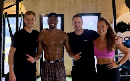 Der ehemalige Verteidiger von Real Madrid, David Alaba (2. v.l.) h&auml;lt sich in Ruggell fit und bereitet sich auf die Saison vor.