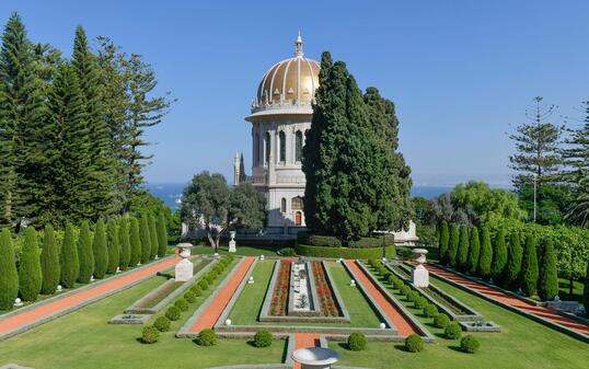Architektur,Asien,aussen,Aussenansicht,Aussenaufnahme,Bahaitum,Denkmal,Garten,Gartenanlage,Gebaeude,Gold,golden,Gotteshaus,Grabanlage,Grabmal,Grabstaette,Grossstadt,Haifa,Israel,israelisch,Kirche,Kuppel,Kuppelbau,Mausoleum,menschenleer,Metropole,Naher Oste