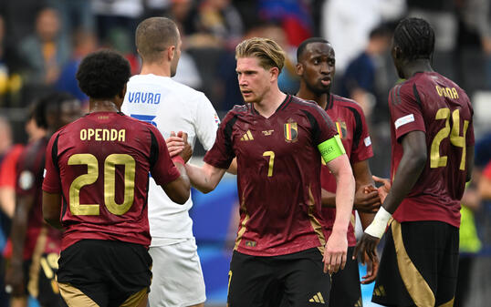 Die Offensive um Lois Openda (l.), Jérémy Doku und Leonardo Trossard soll für die nötige Gefahr im Sturm sorgen.