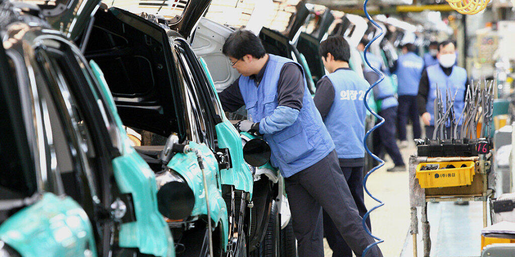 Als erste Autofabrik in Tschechien hat Hyundai nach mehr als drei Wochen Corona-Pause den Betrieb wieder aufgenommen. (Symbolbild) Als erste Autofabrik in Tschechien hat Hyundai nach mehr als drei Wochen Corona-Pause den Betrieb wieder aufgenommen. (Symbolbild)