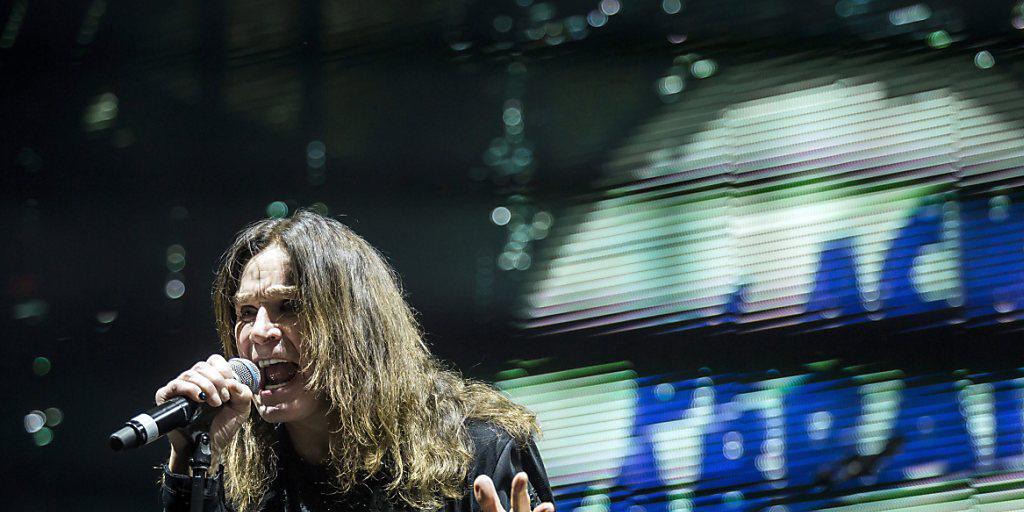 "Black Sabbath"-Sänger Ozzy Osbourne bei einem Konzert in Budapest im Juni 2016: Die Band gab ihr Abschiedskonzert in Birmingham. (Archivbild) "Black Sabbath"-Sänger Ozzy Osbourne bei einem Konzert in Budapest im Juni 2016: Die Band gab ihr Abschiedskonzert in Birmingham. (Archivbild)